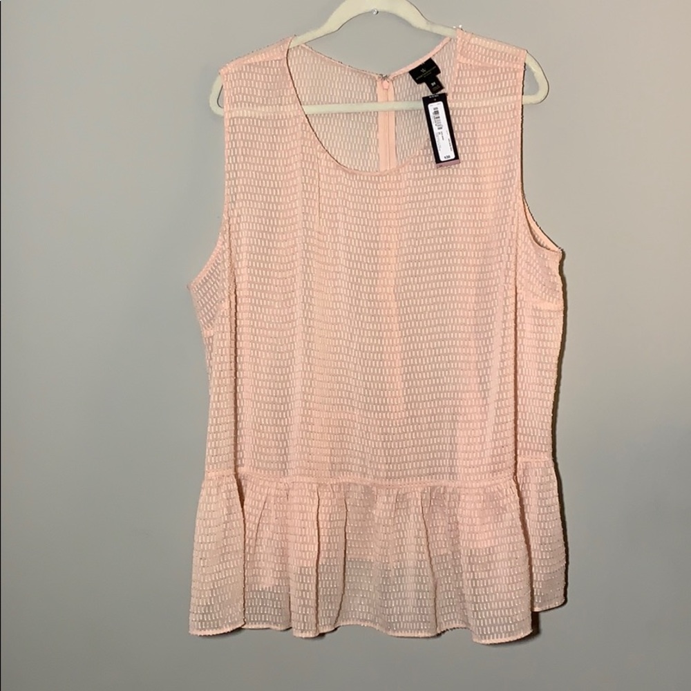✨ Light pink tank with ruffle hem! ✨